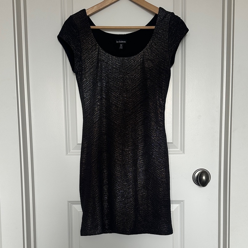 le chateau Black and Gold shimmering Metallic Cap-Sleeve Mini Dress- Size XXS